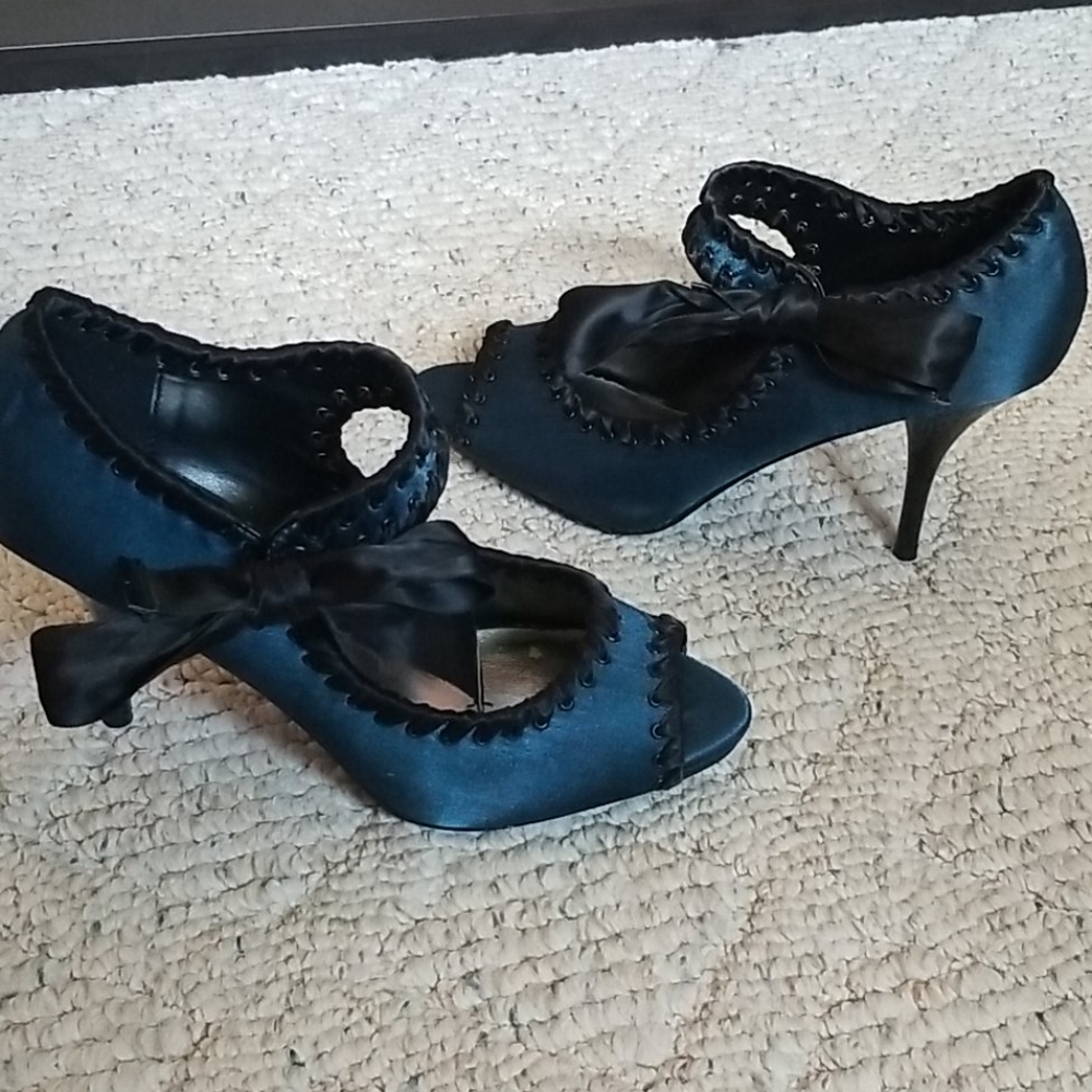 Never before worn Vianni heels